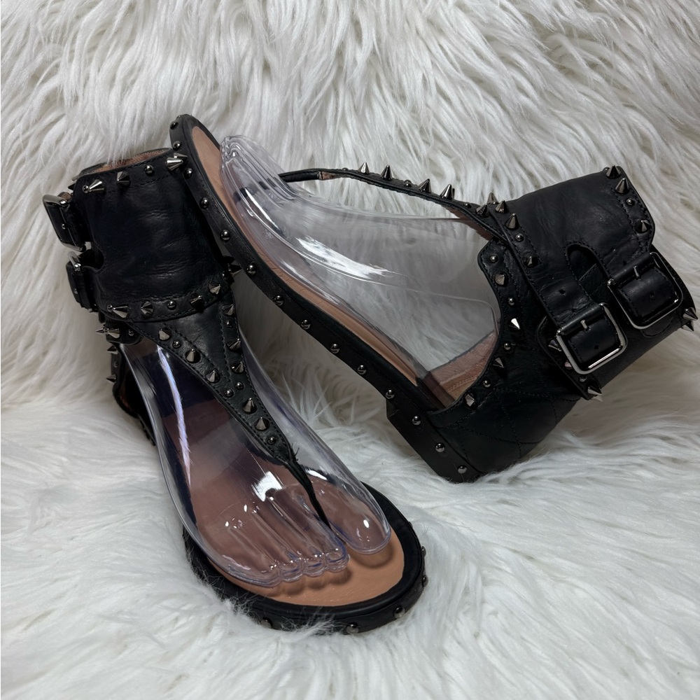 Laurence Dacade
Leather Studded Accents T-Strap Sandals Size 37